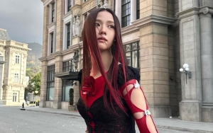 Jisoo BLACKPINK Girang Syuting MV 'Flower', Satu Outfit Bikin Tak Pede