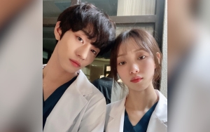 Lee Sung Kyung dan Ahn Hyo Seop Duduk Sebelahan di Bioskop