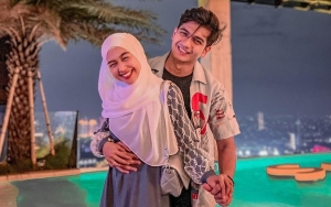 Cuek Direkam Suami, Ria Ricis Isyaratkan Kuatkan Diri Sendiri