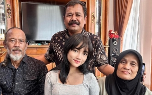 Attitude Fuji An Gandeng Tangan Istri Pak Ansori Bikin Salut