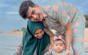 Teuku Ryan Pamer Disuapi Mesra, Sikap Ria Ricis Diduga Kontras