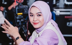 Salma Salsabila 'Indonesian Idol' Jadi Lady Rocker, Gelang Kegedean Bikin Bengek