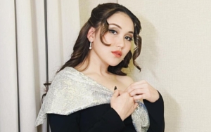 Ayu Ting Ting Pamer Kerja Kenakan Hanbok, Dipuji Cute