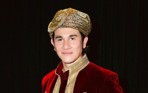 Dapat Kepercayaan Mahal, Vino Bastian Diamanahi Membawa Tongkat Buya Hamka