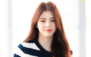 Han So Hee Bahas Gaun Baeksang dan Ungkap Alasan Pakai Aksesoris Murahan di Pesta Ultah