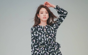 Park Shin Hye Pakai Rok Mini Pamer Kaki Jenjang, Status Mama Muda Disorot