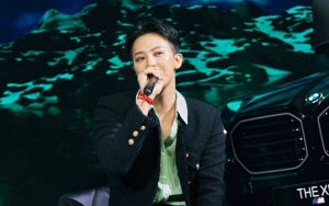 G-Dragon BIGBANG Umbar Momen Rebahan di Pangkuan Cewek Cantik