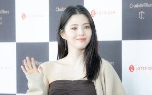Celana Turun Pinggang, Tato Han So Hee Makin Jelas Terlihat