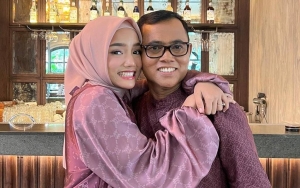 Usai Beri Ucapan Simpel, Fuji An Kado Buket Uang Tak Kaleng-kaleng untuk Ultah H. Faisal