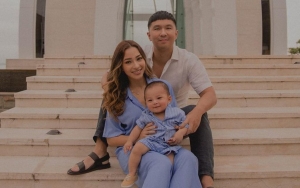 Nikita Willy dan Suami Ikut Pengajian Jelang Lebaran, Gaya Baby Issa Bak Ustaz Cilik Disorot