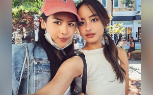 Salat Id Bareng, Maudy Ayunda Disebut Mirip Banget Dengan Sang Adik Kala Pakai Mukena