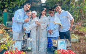 Bimbing Gala Sky Saat Ziarah Makam, Vibes Fadly Faisal Bak Titisan Suami Vanessa Angel