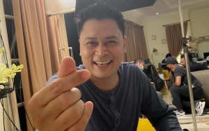 Aktor Iqbal Pakula Meninggal Dunia, Istri Nyesek Bagikan Potret Anak Ciumi Wajah Almarhum