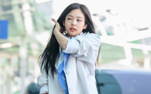 Jennie Bela-Belain Pakai Translate Ponsel di Panggung Konser BLACKPINK