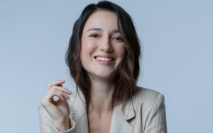 Dandan Ala Cewek Kue, Baby Bump Julie Estelle Makin Kelihatan Bikin Gemas