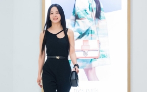 Kim Se Jeong Pamer Kaki Jenjang dengan Overall Hitam Yang Bikin Terlihat Seksi