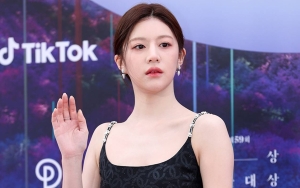 Baeksang Arts Awards 2023: Go Yoon Jung Buka Suara Usai Bikin Khawatir di Red Carpet