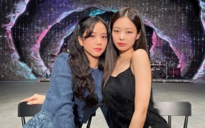Gummy Smile Jennie BLACKPINK Merekah Kala Lakukan 'Flower' Challenge Unik Bareng Jisoo