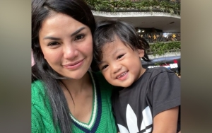 Nikita Mirzani Temani Anak Ultah di Sekolah, Penampilan Natural Dipuji Cantik Banget