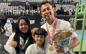 Rafathar Si Tuan Muda Tampan Berseragam, Mbak Lala Disalahkan Soal Kancing Kemeja