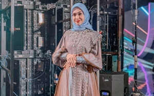 Ria Ricis Ramai Dipuji Keren dan Pemberani Usai Masuk ke Kolam Penuh Ikan Hiu