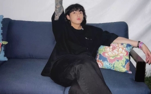 Cara Jungkook BTS Peluk Wanita di Event Calvin Klein Tuai Sorotan