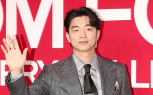 Gong Yoo Pakai Kaus Pink di Bali, Kelakuan Tak Biasa Bikin Bingung