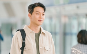 Jang Ki Yong Nongkrong Ditemani Snack Mi Indonesia