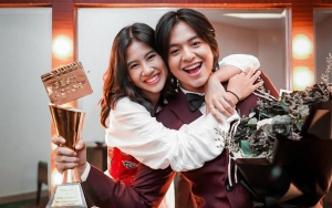 Angga Yunanda dan Shenina Cinnamon Foto Bareng Bayi Tuai Gempar