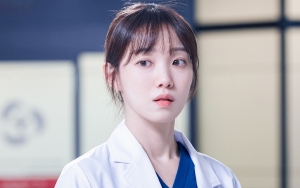 Lee Sung Kyung Sebut Ada Orang Yang Sering Ambil Fotonya di Lokasi Syuting 'Dr Romantic 3'