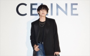 V BTS Cerah Ceria Saat OTW Paris, Desain Tas Jadi Headline Kocak