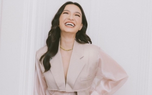 Pakai Kebaya, Raline Shah Digoda Bak Manten Saat Foto Bareng Artis Tampan Korea