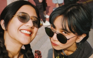 Liburan Bareng Sahabat, Sheila Dara Tahan Banting Meski Bolak-balik Ketiban Sial