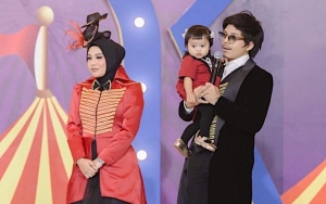 Aurel Hermansyah Bumil Girang Berangkat ke Singapura, Ameena Malah Bete