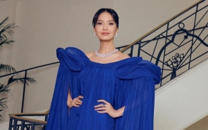 Masih di Festival Film Cannes, Raline Shah Tampil Elegan Mejeng Pinggir Pohon Pisang Curi Perhatian