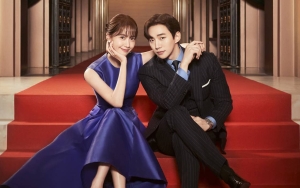 Gestur Tangan Lee Jun Ho 2PM ke YoonA SNSD di Pemotretan Poster 'King the Land' Disorot