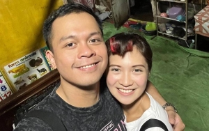 Rio Alief NOAH Ajak Pacar Baru Ziarah Ke Makam Mendiang Istri Usai Dicibir Tak Setia