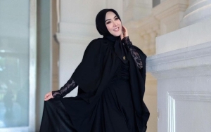 Syahrini Diduga Keluarkan Stok Baju Lawas Kala Liburan Mewah di Dubai