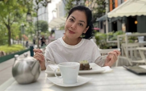 Gaya Lulu Tobing Saat Merokok Swag Abis, Kini Putuskan Berhenti
