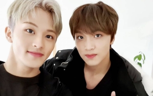 Mark Lee NCT 127 Pagi-pagi Jadi Sandaran Haechan di Bandara Saat Berangkat ke Thailand