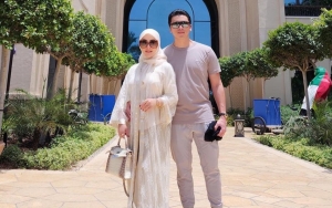 Syahrini Pamer Datangi Resto Mewah, Wajah Melas Reino Barack Lebih Curi Fokus