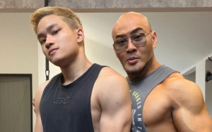 Azka Kesal Foto Sang Ayah Ada Di Mana-mana, Cara Deddy Corbuzier Ketawa Via Chat Bikin Salfok
