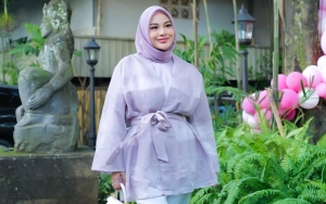 Aksi Aurel Hermansyah Lompat-Lompat di Acara Gender Reveal Bikin Ngeri
