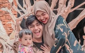 Ria Ricis Bangga Kabarkan Teuku Ryan Lulus S2, Ekspresi Moana Bikin Salfok