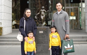 Kontras dari Sandra Dewi, Tatapan Harvey Moeis Sendu Kala Anak Tampil di Atas Panggung