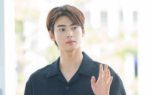 Cha Eun Woo ASTRO Masih Nuansa Hitam Kala Pulang Korea