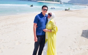 Ngonten Epik di Gurun Pasir, Aksi Reino Barack Gendong Syahrini Jadi Gunjingan