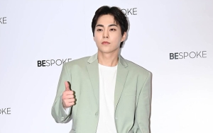 Xiumin EXO Terciduk Santai Pakai Sandal Berusia 1 Dekade Diapresiasi Tinggi