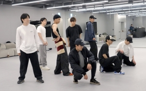 EXO Rilis MV Baru 'Let Me In', Vokal Tuai Pujian Tapi Lagu Kelewat Susah Dinyanyikan