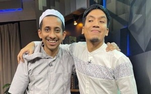 Desta Spontan Ngelawak Usai Nyaris Dijelaskan Habib Ja'far Soal Hukum Perceraian dalam Islam